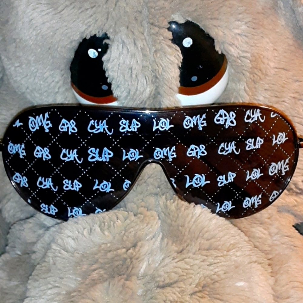 NWOT Black sunglasses